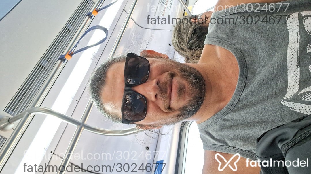 Acompanhante homem com cabelo grisalho de olhos castanhos em São Paulo Acompanhante homem com cabelo grisalho de olhos castanhos em São Paulo - Bruninho