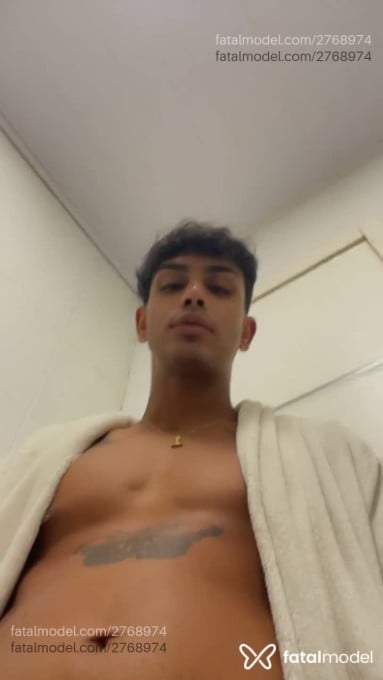 Acompanhante homem morena (o) de olhos castanhos em Virtual - Ângelo