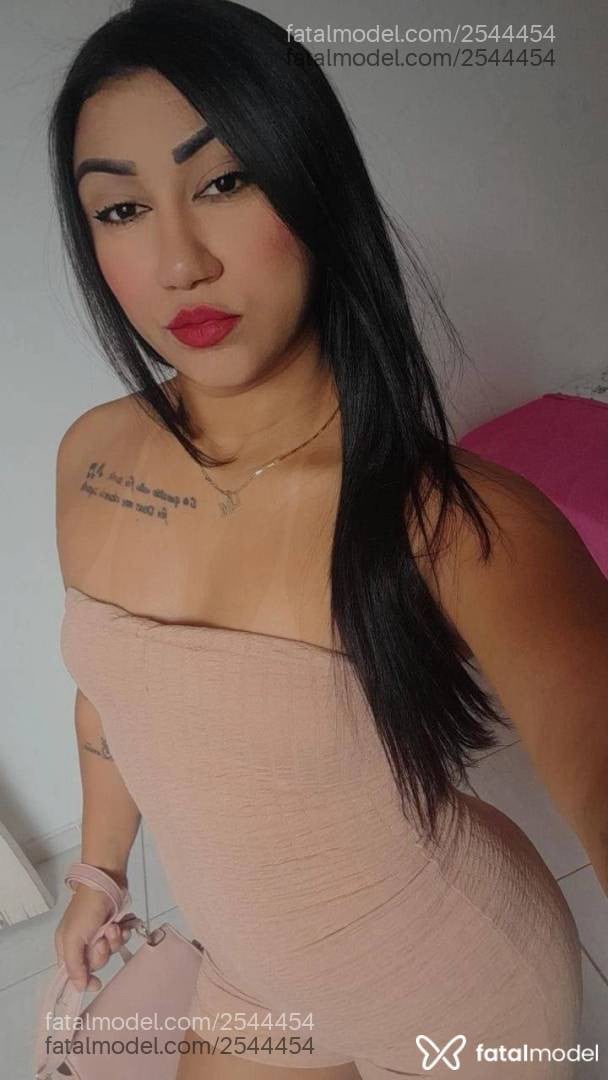 Acompanhante mulher morena (o) de olhos pretos - Larah Acompanhante mulher morena (o) de olhos pretos - Larah