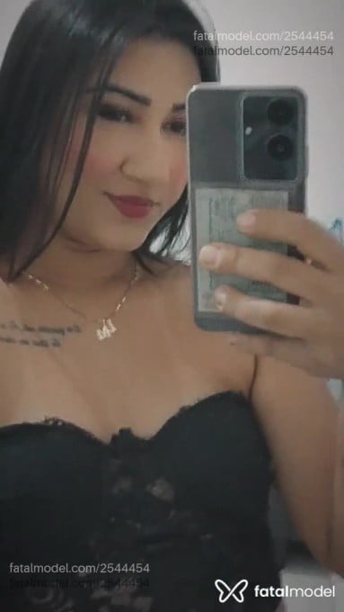 Acompanhante mulher morena (o) de olhos pretos - Larah Acompanhante mulher morena (o) de olhos pretos - Larah