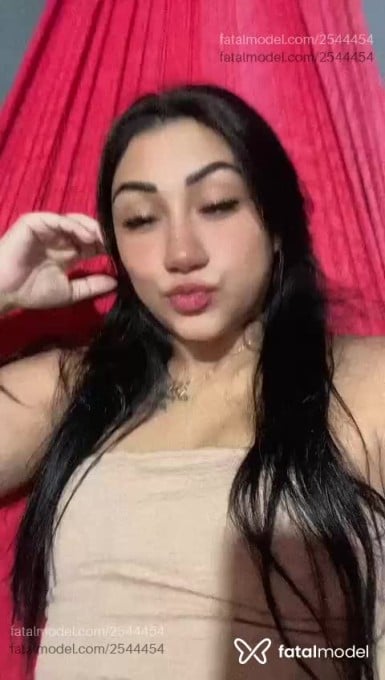 Acompanhante mulher morena (o) de olhos pretos - Larah Acompanhante mulher morena (o) de olhos pretos - Larah