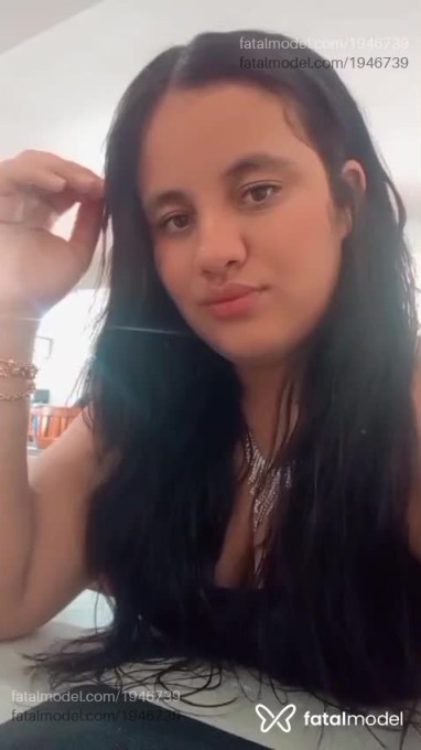 Acompanhante mulher morena (o) de olhos castanhos em Araxá Acompanhante mulher morena (o) de olhos castanhos em Araxá - Crystal