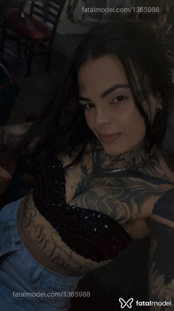 Acompanhante mulher morena (o) de olhos castanhos em João Pinheiro - Rebeca Ferraz