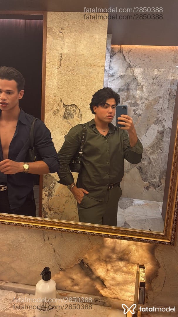 Acompanhante homem com cabelo castanho de olhos castanhos em São Paulo - Guedes