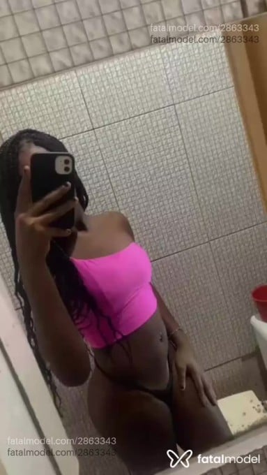 Acompanhante mulher trans sem cabelo de olhos pretos - Marcelly Silva