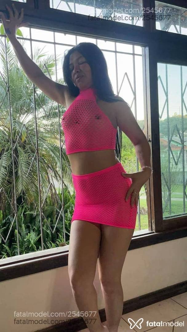 Acompanhante mulher com cabelo castanho de olhos verdes - Carol