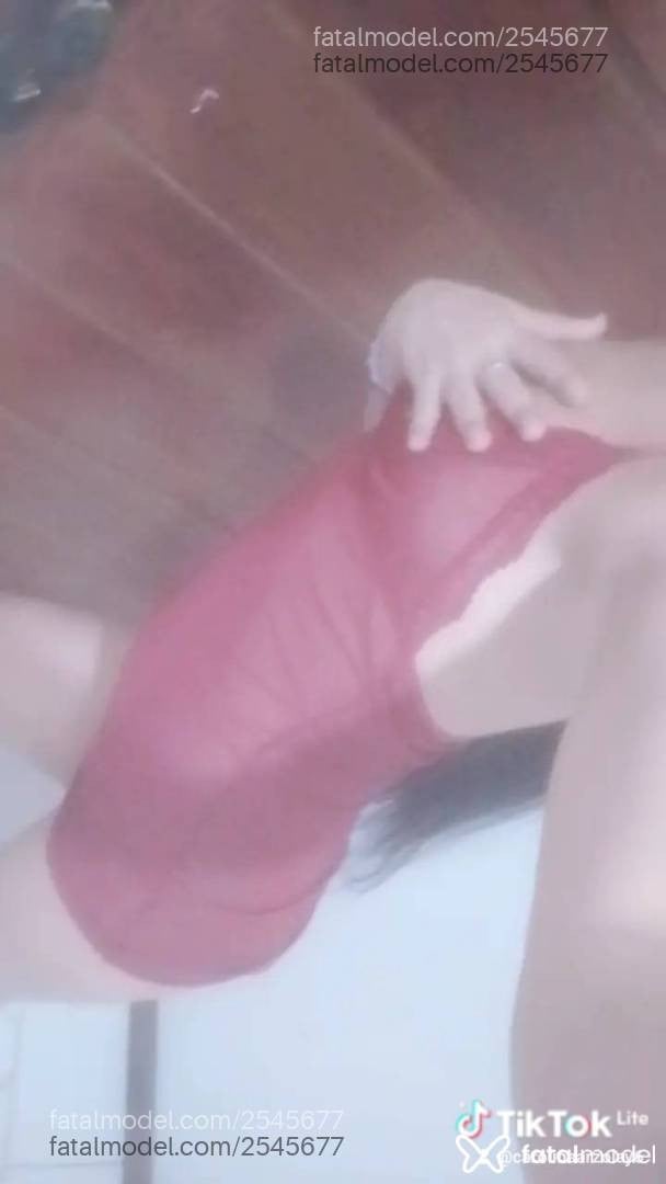 Acompanhante mulher com cabelo castanho de olhos verdes - Carol