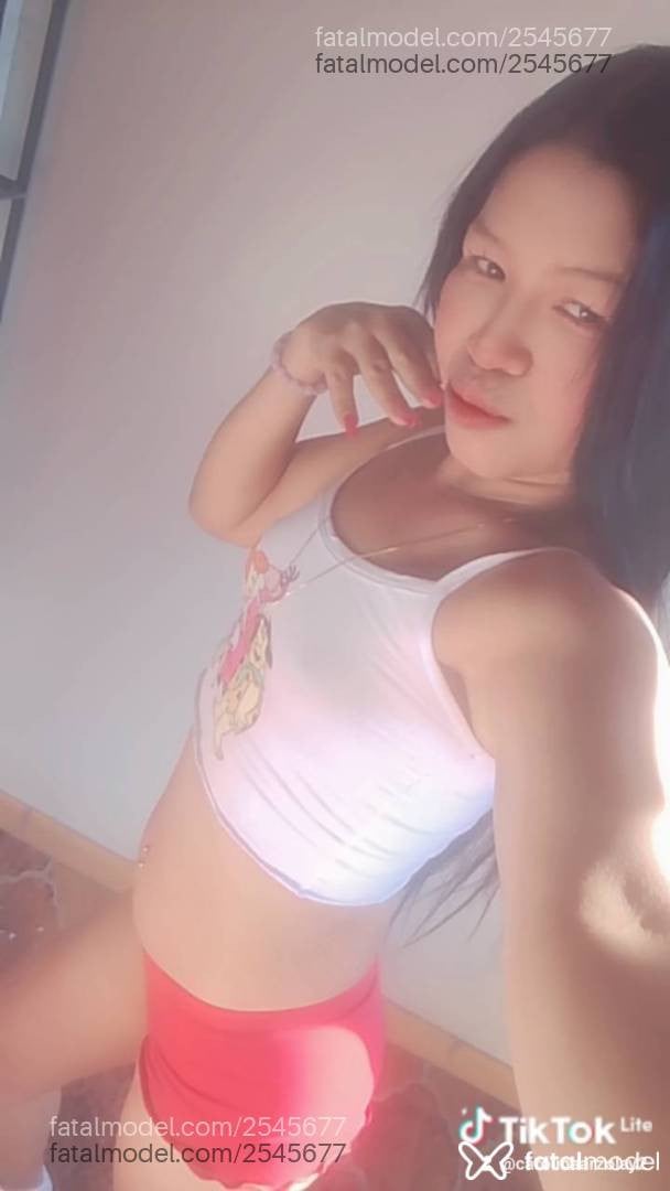Acompanhante mulher com cabelo castanho de olhos verdes - Carol