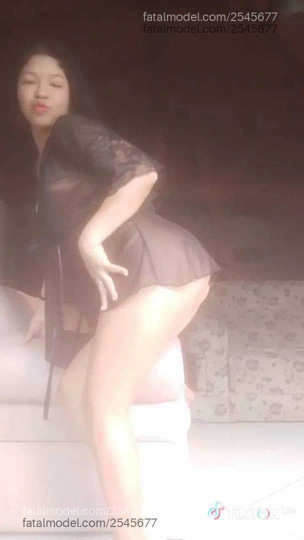 Acompanhante mulher com cabelo castanho de olhos verdes - Carol