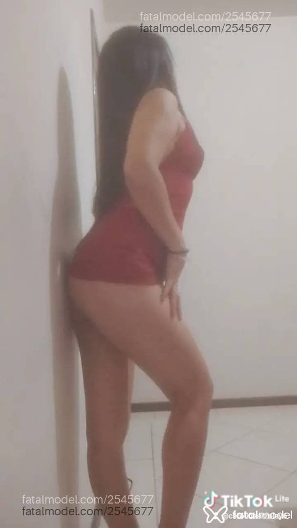 Acompanhante mulher com cabelo castanho de olhos verdes - Carol
