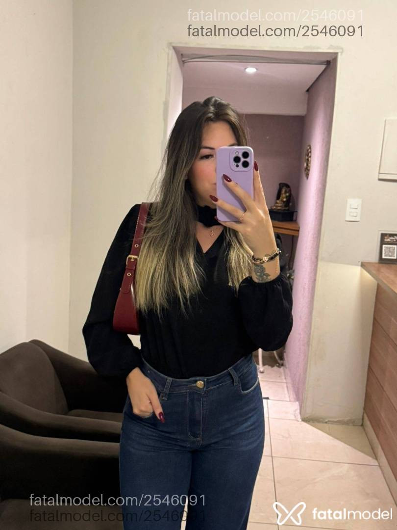 Acompanhante mulher loira (o) de olhos castanhos em Itapema - Melissa Medeiros