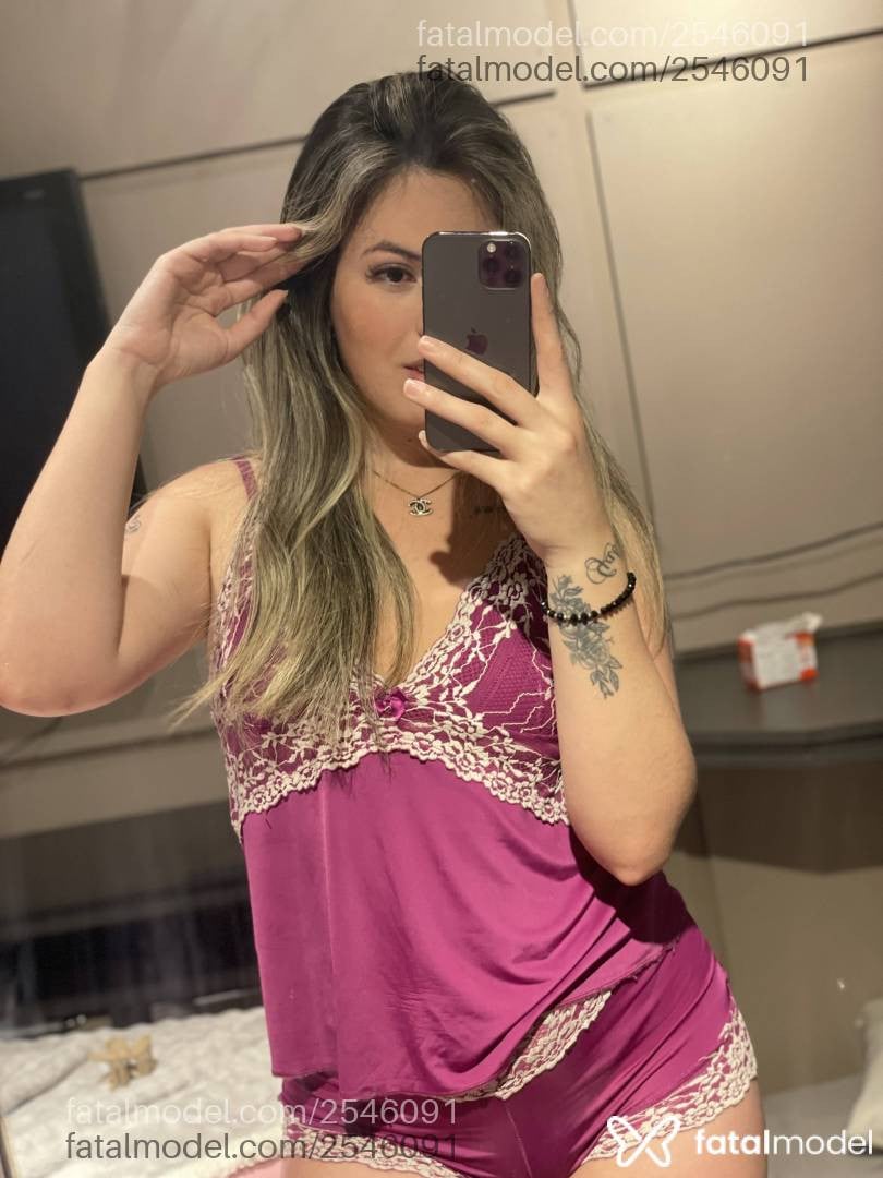Acompanhante mulher loira (o) de olhos castanhos - Hellen Farias Acompanhante mulher loira (o) de olhos castanhos - Hellen Farias