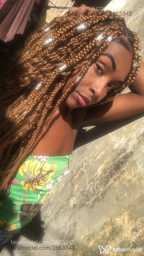 Acompanhante mulher trans sem cabelo de olhos pretos - Marcelly Silva