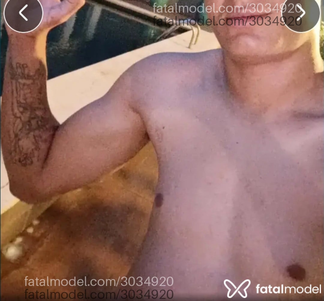Acompanhante homem morena (o) de olhos pretos - Junior Acompanhante homem morena (o) de olhos pretos - Junior