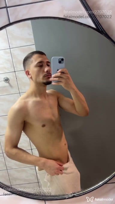 Acompanhante homem com cabelo castanho de olhos castanhos - Jhonatan Acompanhante homem com cabelo castanho de olhos castanhos - Jhonatan