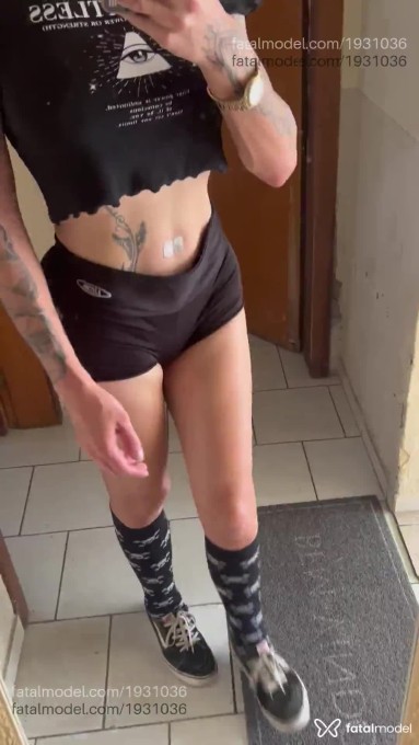 Acompanhante mulher trans com cabelo castanho de olhos verdes em Bombinhas - Tetê Morningstar