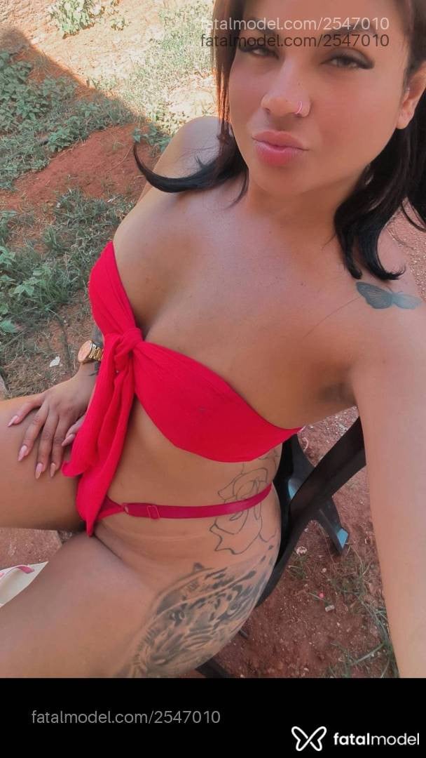 Acompanhante mulher com cabelo castanho de olhos mel - Melissa