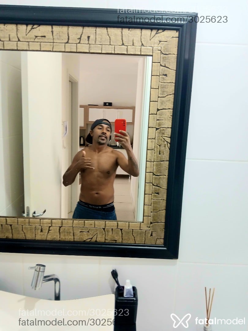 Acompanhante homem morena (o) de olhos castanhos em Florianópolis - Alves Alves