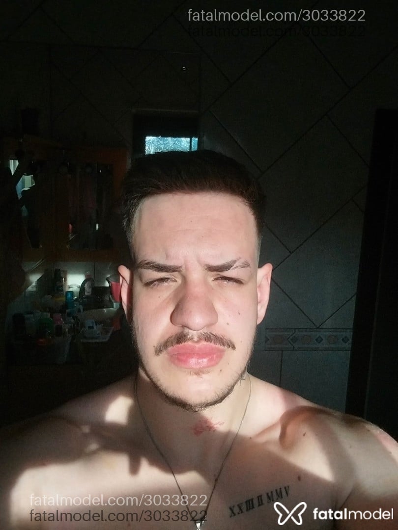 Acompanhante homem com cabelo castanho de olhos castanhos em Porto Alegre Acompanhante homem com cabelo castanho de olhos castanhos em Porto Alegre - Maximo Garcia