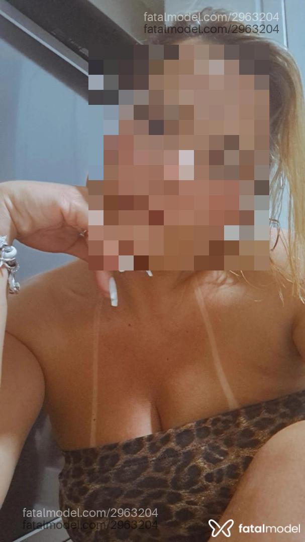 Acompanhante mulher loira (o) de olhos castanhos - Bella