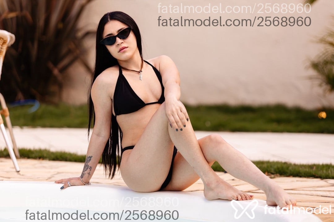 Acompanhante mulher morena (o) de olhos pretos - Sthefane Acompanhante mulher morena (o) de olhos pretos - Sthefane