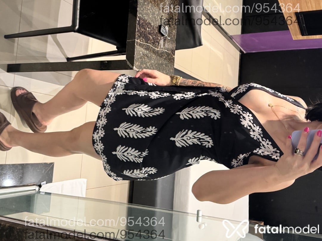 Acompanhante mulher com cabelo castanho de olhos verdes - Rafaella
