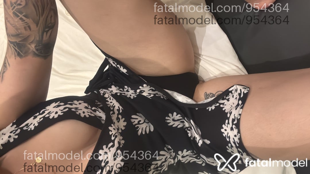 Acompanhante mulher com cabelo castanho de olhos verdes - Rafaella