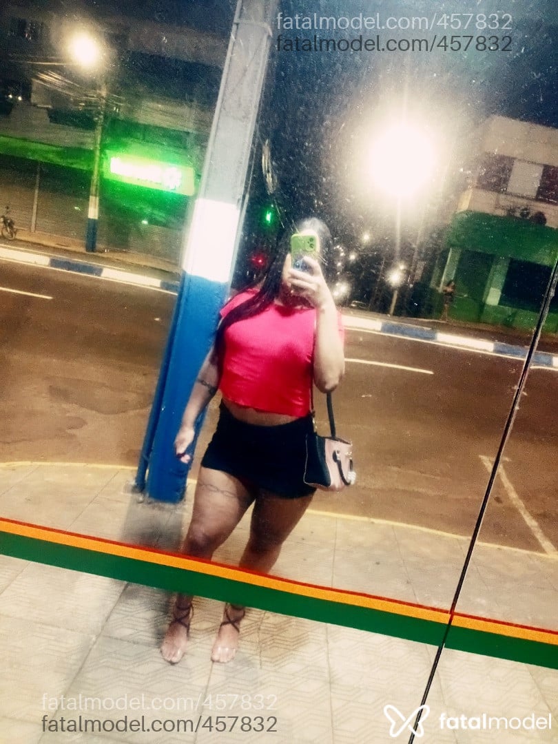 Acompanhante travesti com cabelo colorido de olhos pretos em Carazinho - Rafha uccam