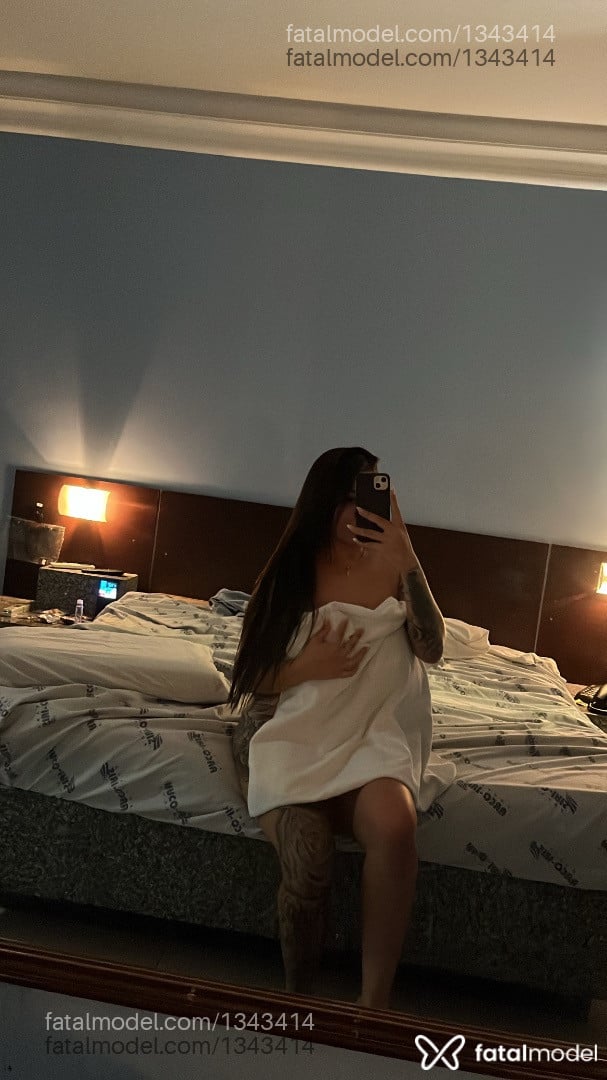 Acompanhante mulher morena (o) de olhos pretos - Larissa Acompanhante mulher morena (o) de olhos pretos - Larissa