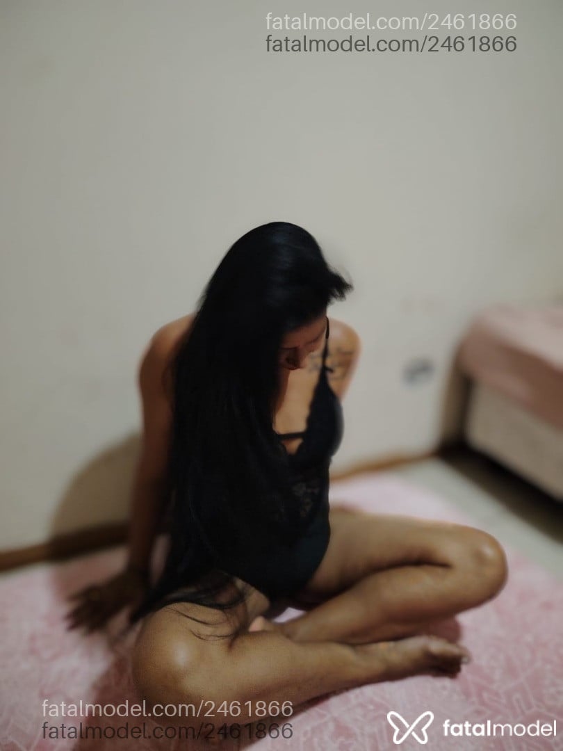 Acompanhante mulher morena (o) de olhos pretos - Karen Acompanhante mulher morena (o) de olhos pretos - Karen