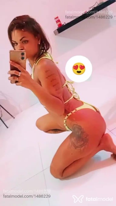 Acompanhante mulher morena (o) de olhos castanhos em Bom Despacho Acompanhante mulher morena (o) de olhos castanhos em Bom Despacho - Kah