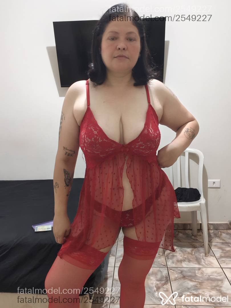 Acompanhante mulher com cabelo colorido de olhos castanhos - Bianca Baccari