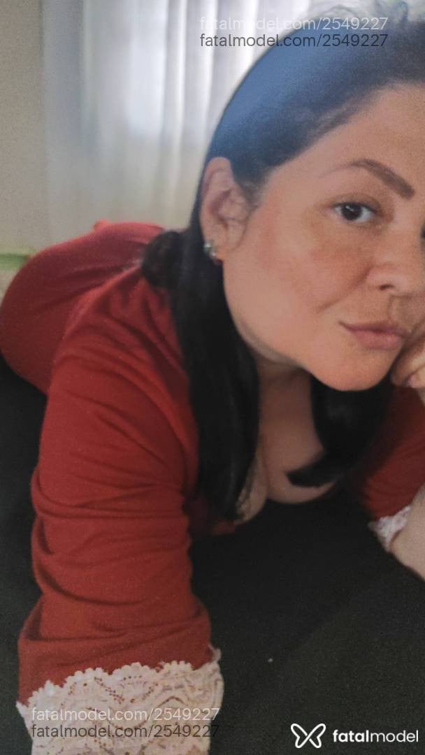 Acompanhante mulher com cabelo colorido de olhos castanhos - Bianca Baccari