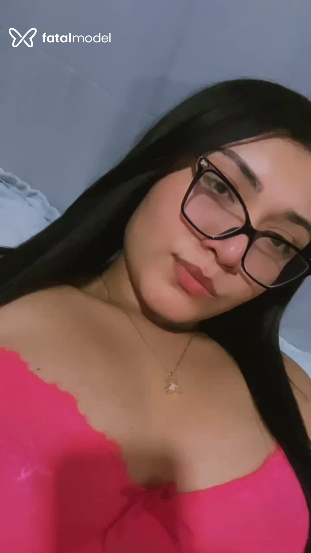 Acompanhante mulher morena (o) de olhos pretos em Virtual Acompanhante mulher morena (o) de olhos pretos em Virtual - Carla