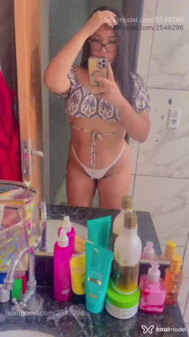 Acompanhante mulher morena (o) de olhos pretos em Virtual - Carla