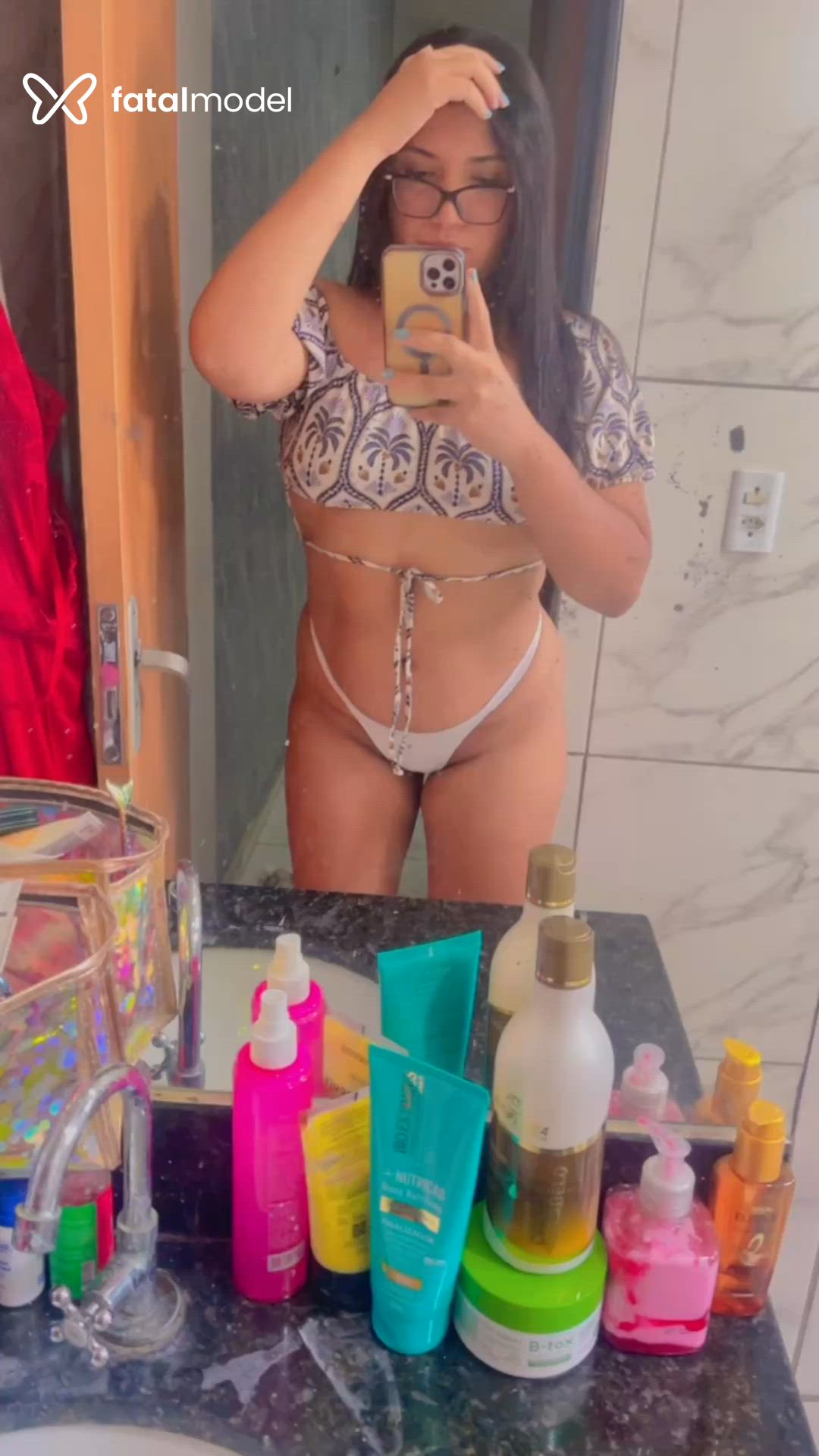 Acompanhante mulher morena (o) de olhos pretos em Virtual Acompanhante mulher morena (o) de olhos pretos em Virtual - Carla