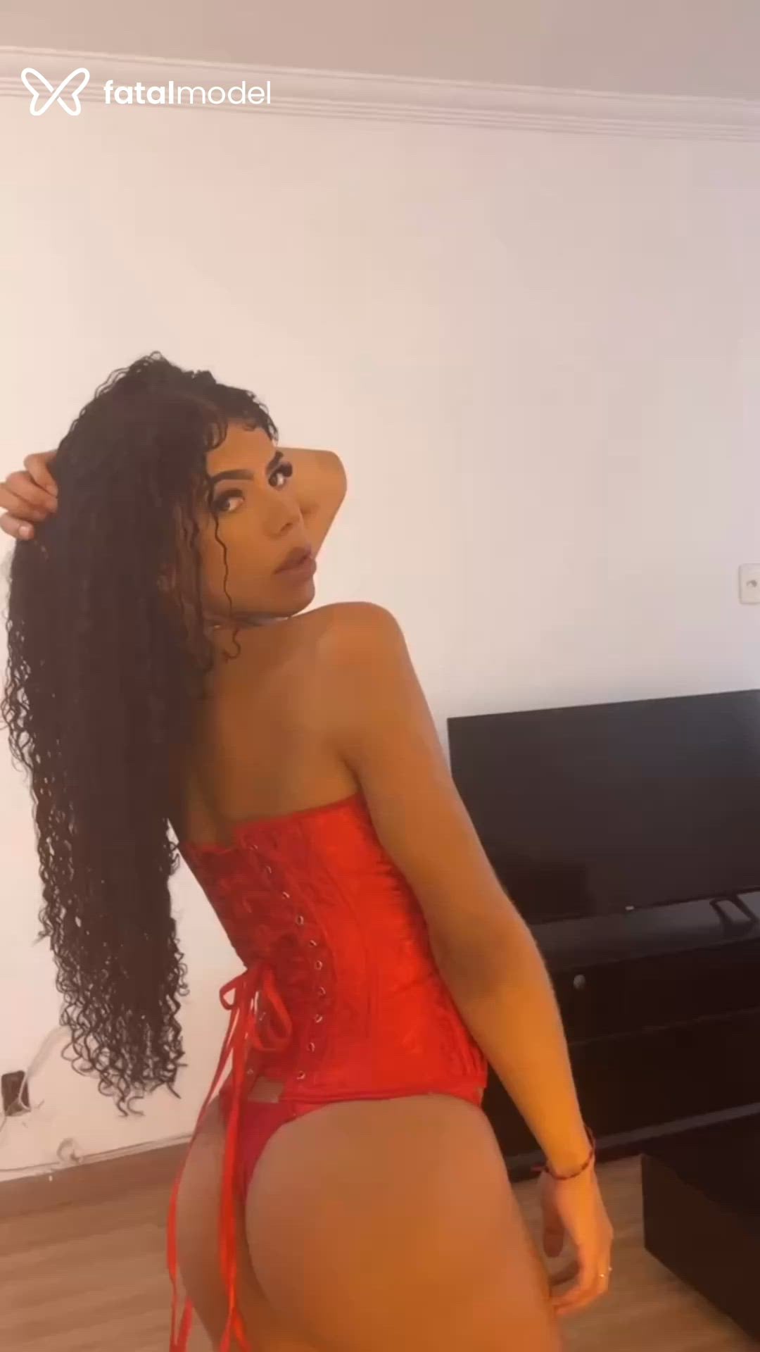 Acompanhante mulher trans morena (o) de olhos castanhos - Laura Luiza Acompanhante mulher trans morena (o) de olhos castanhos - Laura Luiza