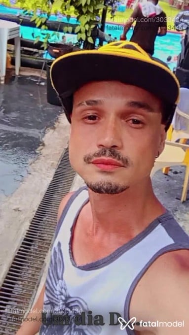 Acompanhante homem com cabelo castanho de olhos castanhos em Timóteo - Wilder