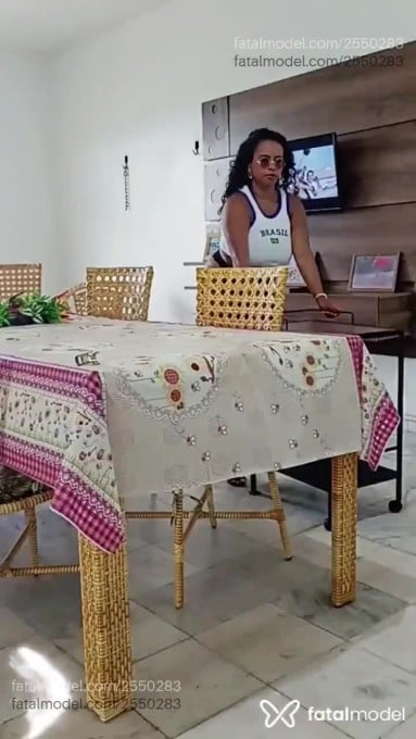Acompanhante mulher com cabelo colorido de olhos castanhos em Belém - Karol