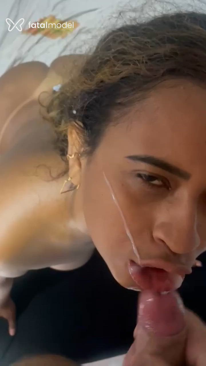 Acompanhante mulher com cabelo colorido de olhos castanhos - Karol