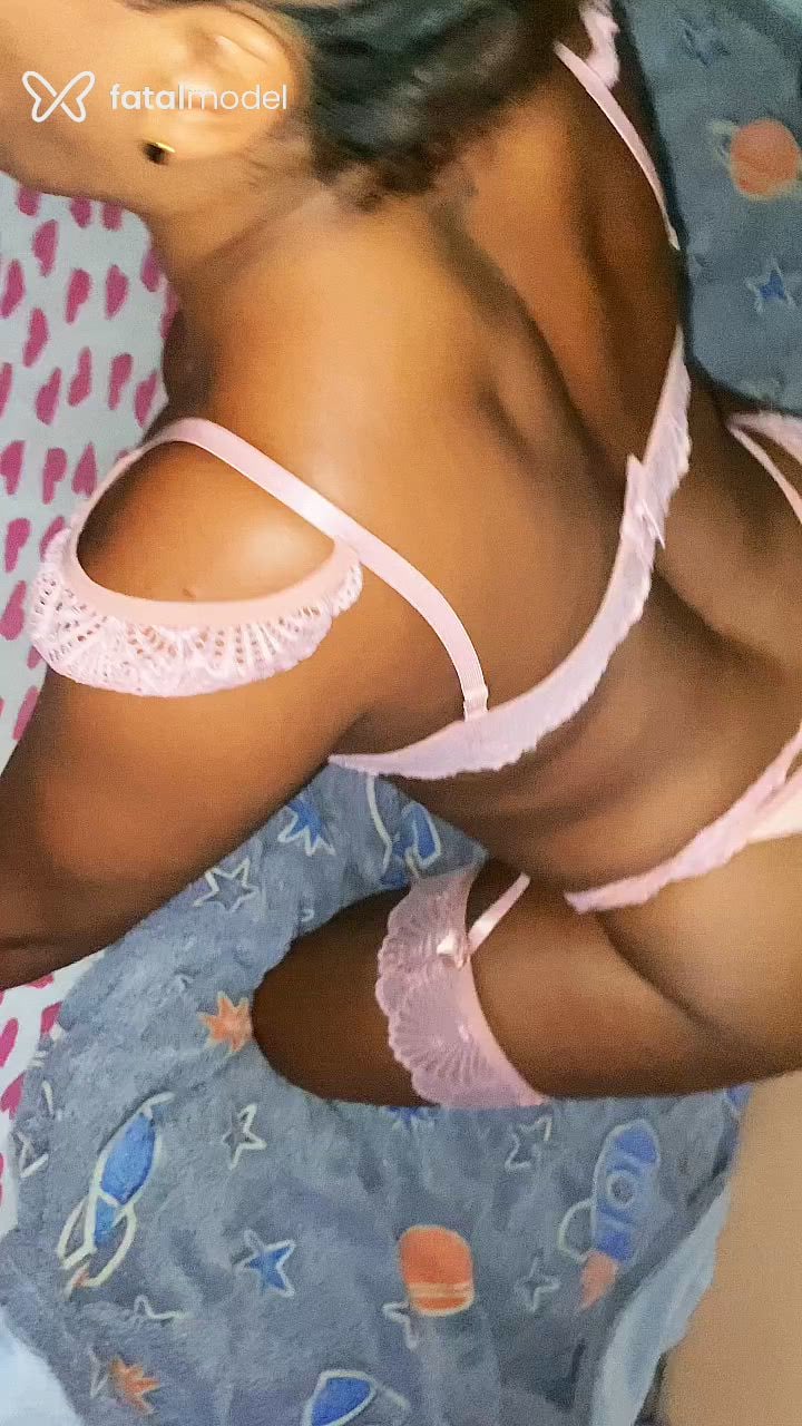 Acompanhante mulher com cabelo colorido de olhos castanhos - Karol