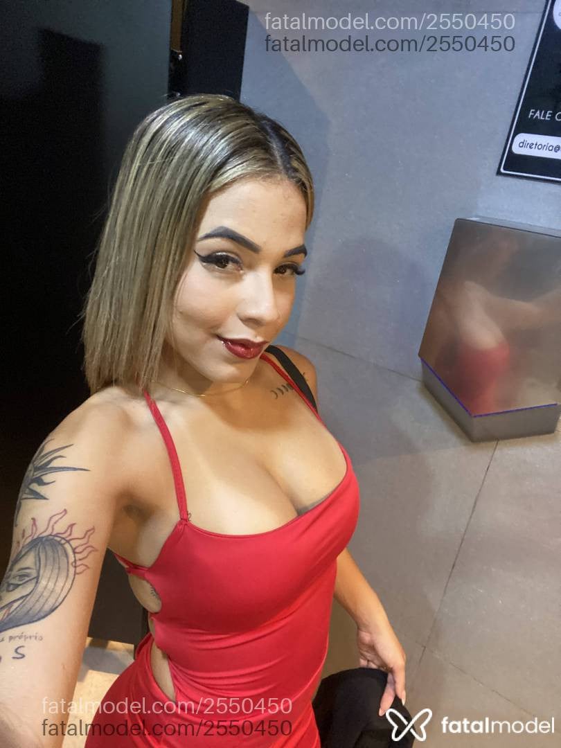 Acompanhante mulher loira (o) de olhos castanhos em Cabo Frio - Lívia