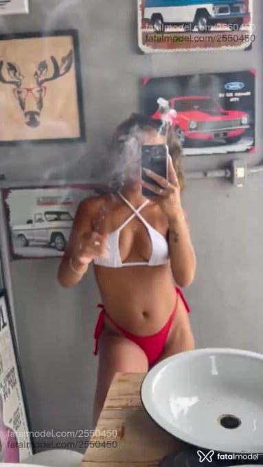 Acompanhante mulher loira (o) de olhos castanhos em Cabo Frio - Lívia