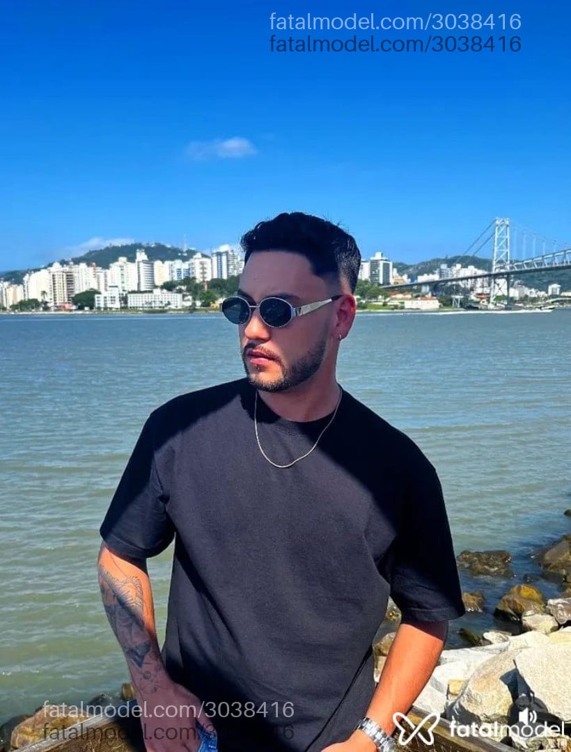 Acompanhante homem com cabelo castanho de olhos castanhos em Balneário Camboriú - Jhonatan Lima