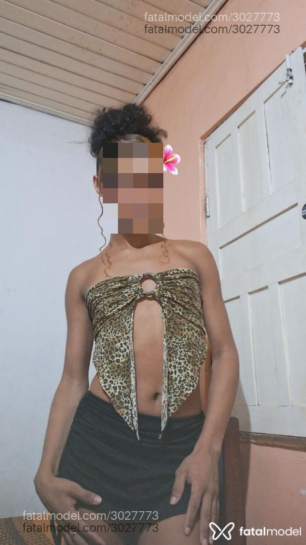 Acompanhante mulher trans morena (o) de olhos castanhos em Santarém Acompanhante mulher trans morena (o) de olhos castanhos em Santarém - Ravena