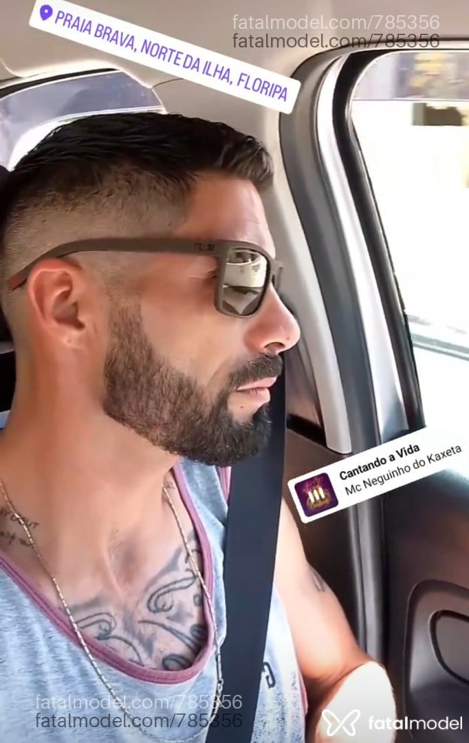 Acompanhante homem com cabelo castanho de olhos castanhos em Itajaí Acompanhante homem com cabelo castanho de olhos castanhos em Itajaí - Cleiton