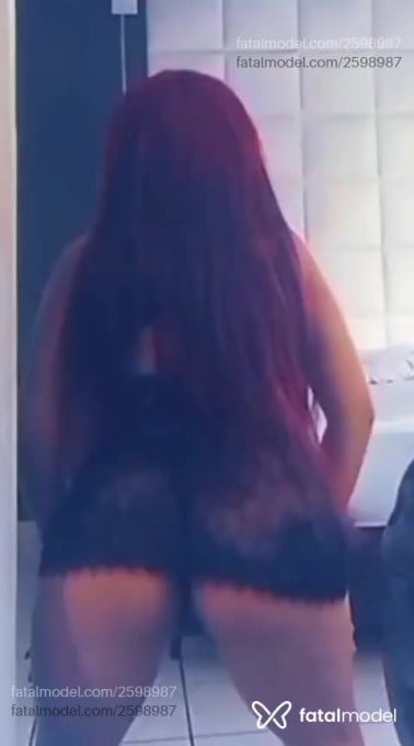 Acompanhante mulher ruiva (o) de olhos castanhos em São Paulo - Helena Moreau