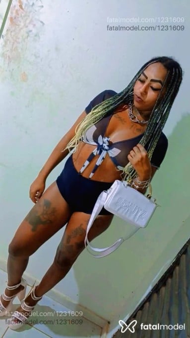 Acompanhante mulher com cabelo castanho de olhos pretos - Gabriela Acompanhante mulher com cabelo castanho de olhos pretos - Gabriela