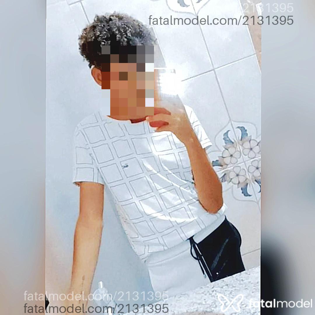 Acompanhante não-binário com cabelo castanho de olhos castanhos em Uberaba Acompanhante não-binário com cabelo castanho de olhos castanhos em Uberaba - Victor
