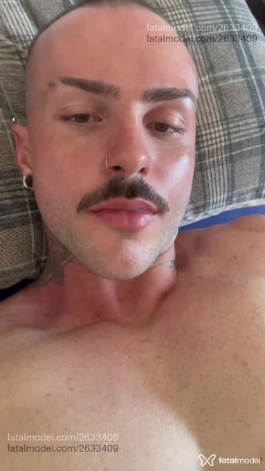 Acompanhante homem com cabelo castanho de olhos mel - Caio Henrique